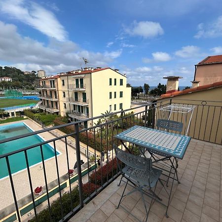 Appartamento Vista Mare Con Piscina Cala Di Sole Imperia Exterior photo