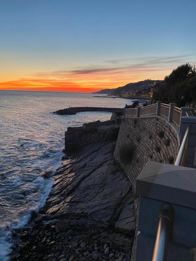 Appartamento Vista Mare Con Piscina Cala Di Sole Imperia Exterior photo